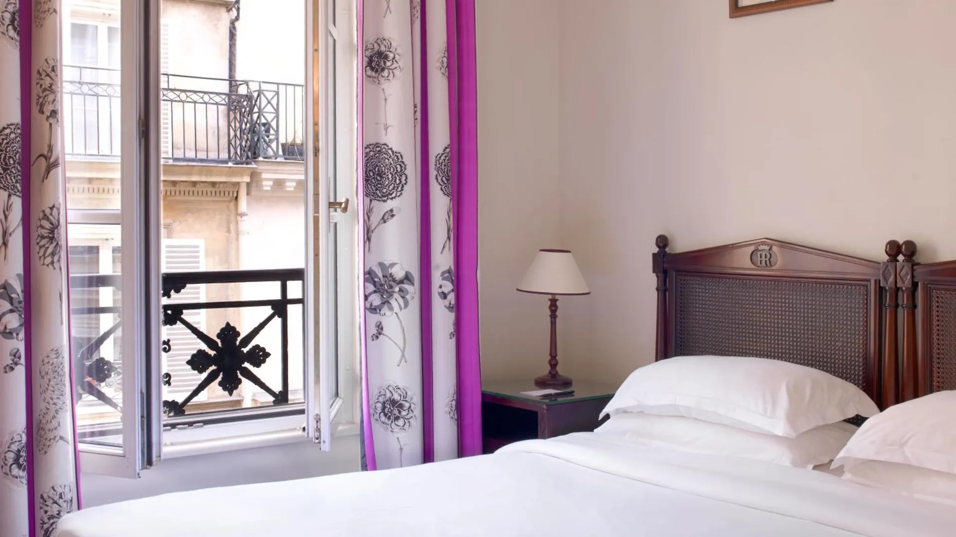 Royal Saint Honore Louvre 4*
